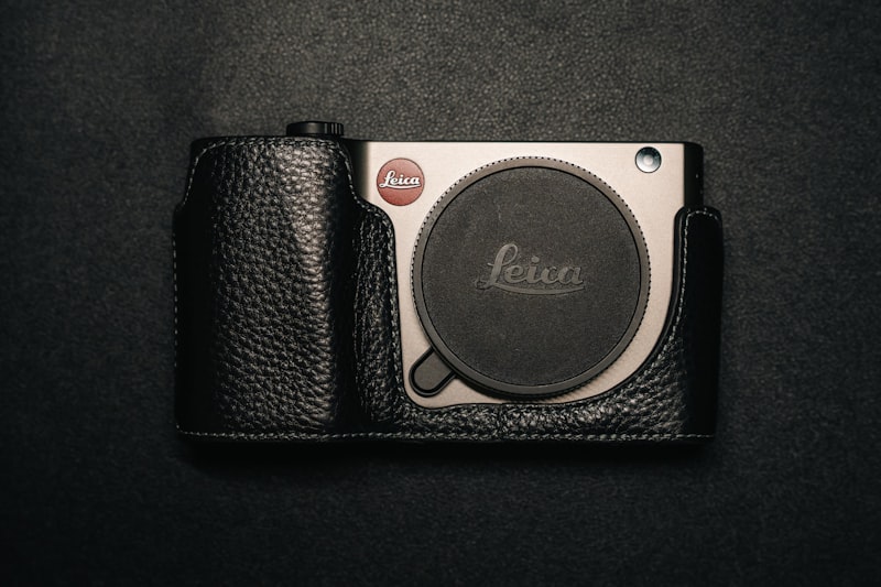 Valise Peli ouverte avec matériel audio et vidéo de plateau