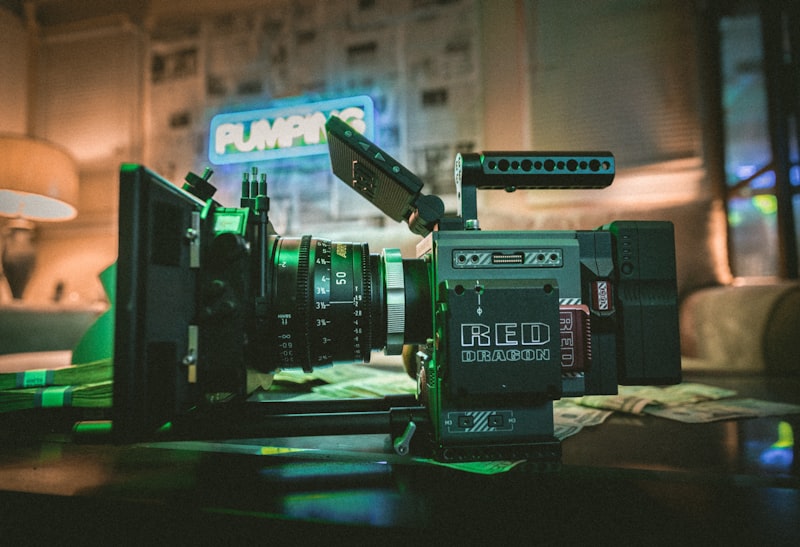 Caméra cinéma Sony FX6 sur trépied en studio